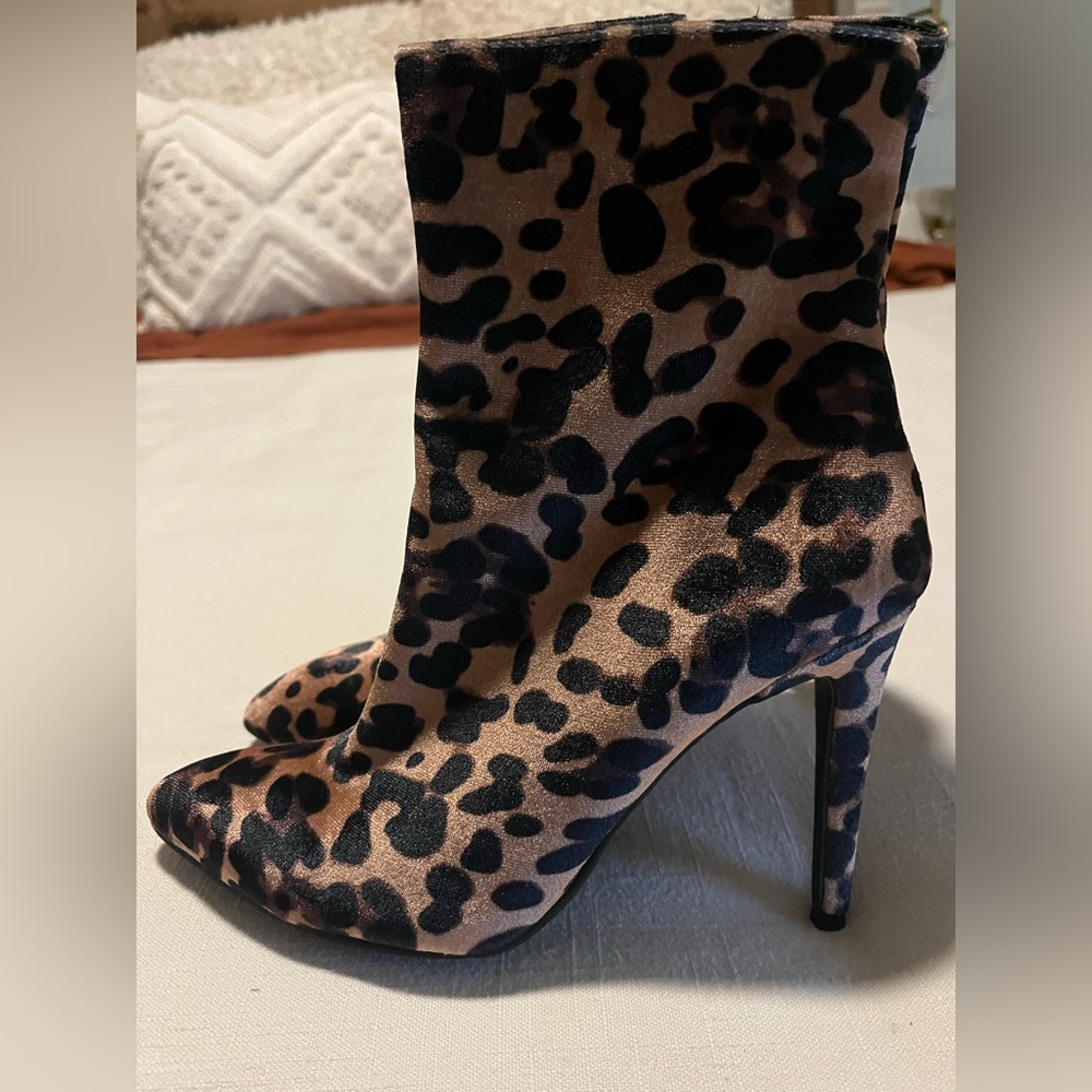 Guess Leopard velvet booties. Size 7. Worn once. Come with box.